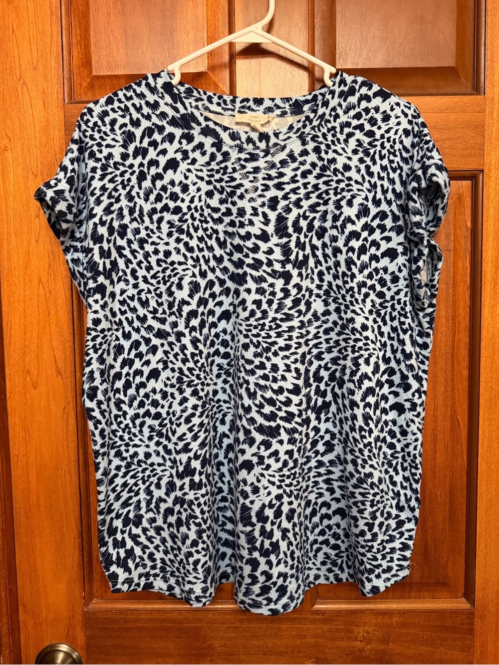 Como Women’s XL Blue White Leopard Animal Print Knit Round Neck Pullover Tee